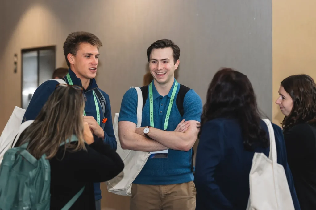 aggregate-2026-philadelphia-attendees-networking-in-hallway